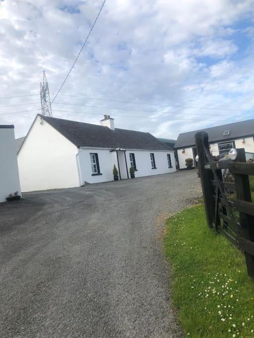 Cheerful 3 Bedroom Country Farm House Ennis Exterior foto