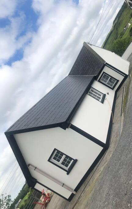 Cheerful 3 Bedroom Country Farm House Ennis Exterior foto